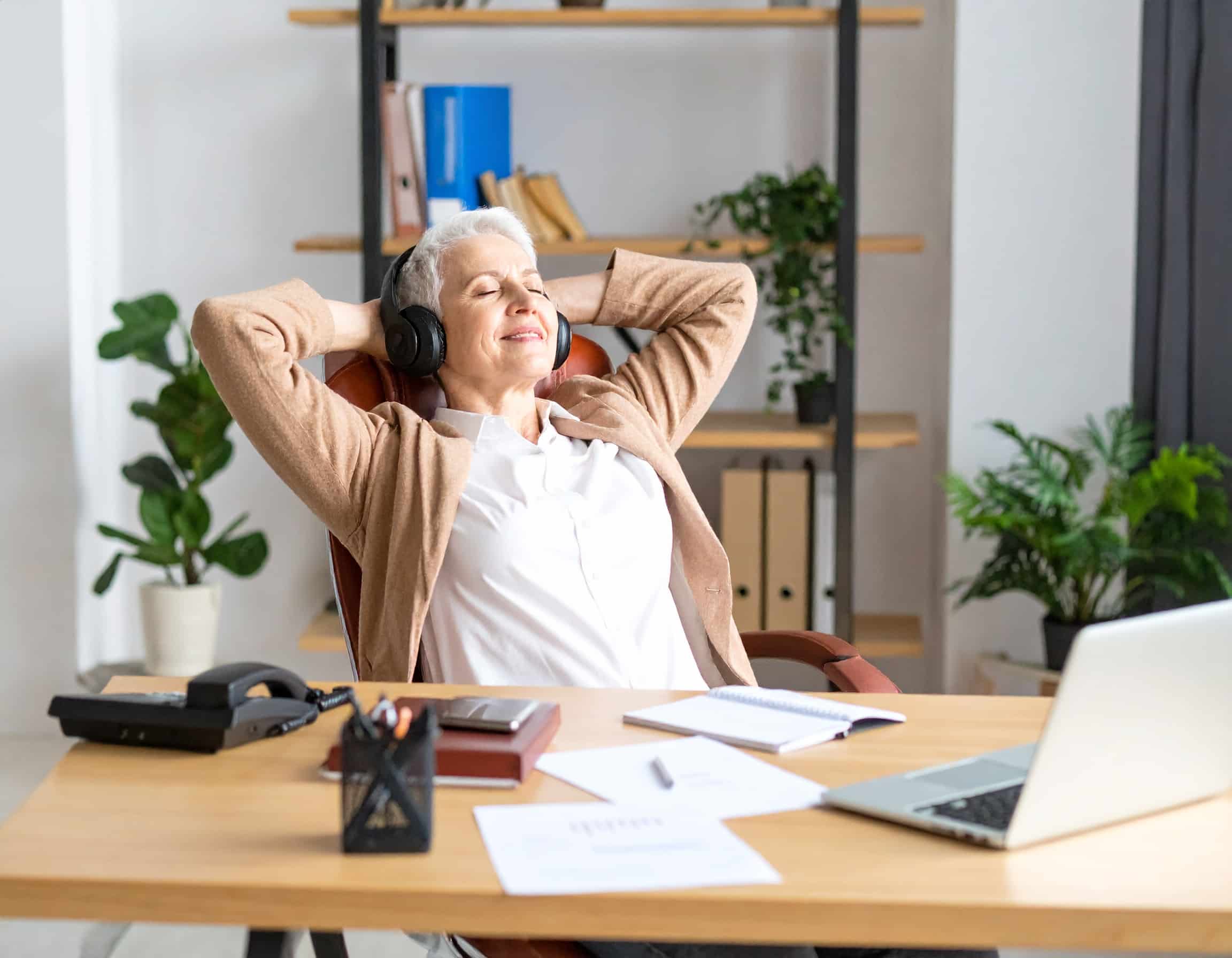 Achtsamkeit im Arbeitsalltag: Die 10 besten Mini-Rituale für hochsensible Frauen in Führung